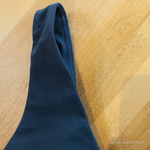 lululemon Align™ V-Neck Bra – Navy – US 6 - Picture 6 of 9